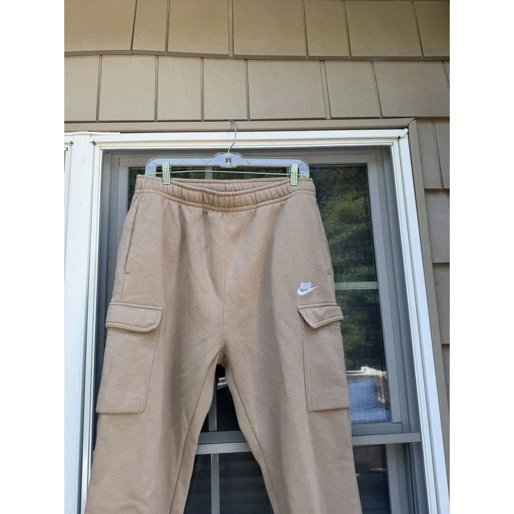Nike Sportswear Club Fleece Cargo Jogger Pants Size Large (tan)